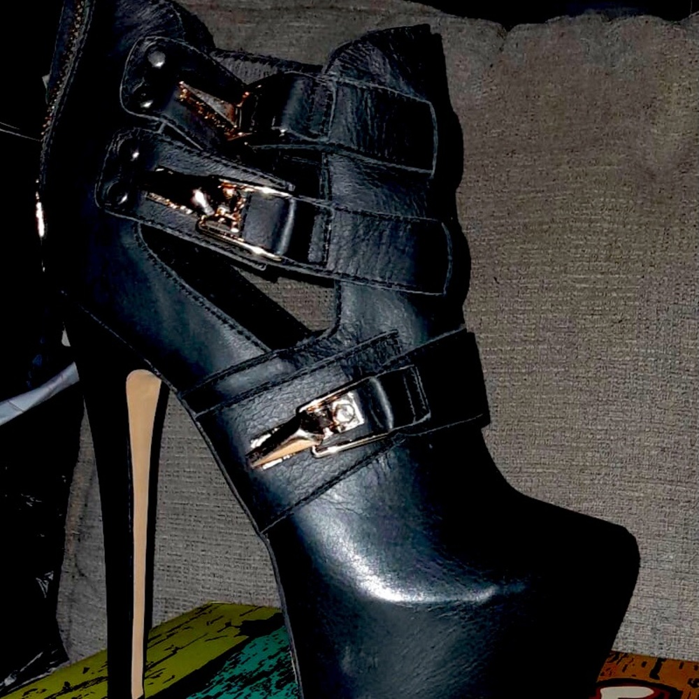 ZigiNY Soho heels 👠 faux leather